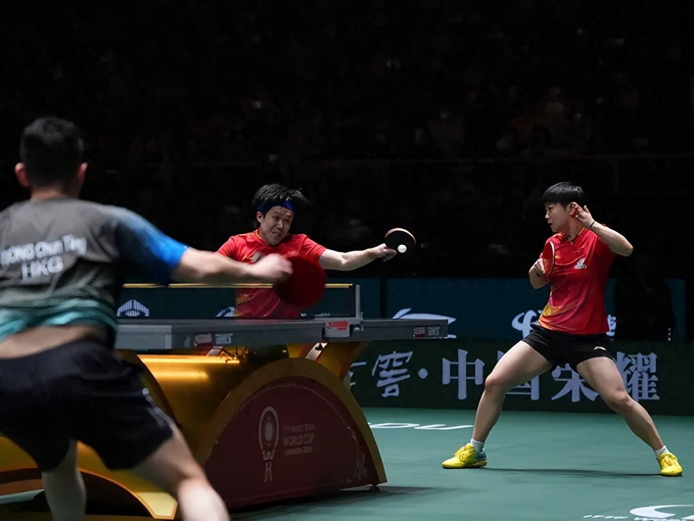 2026世界杯下注-莎头组合世界杯迎开门红，莎莎赛后再提比赛用球，林诗栋单局暴走